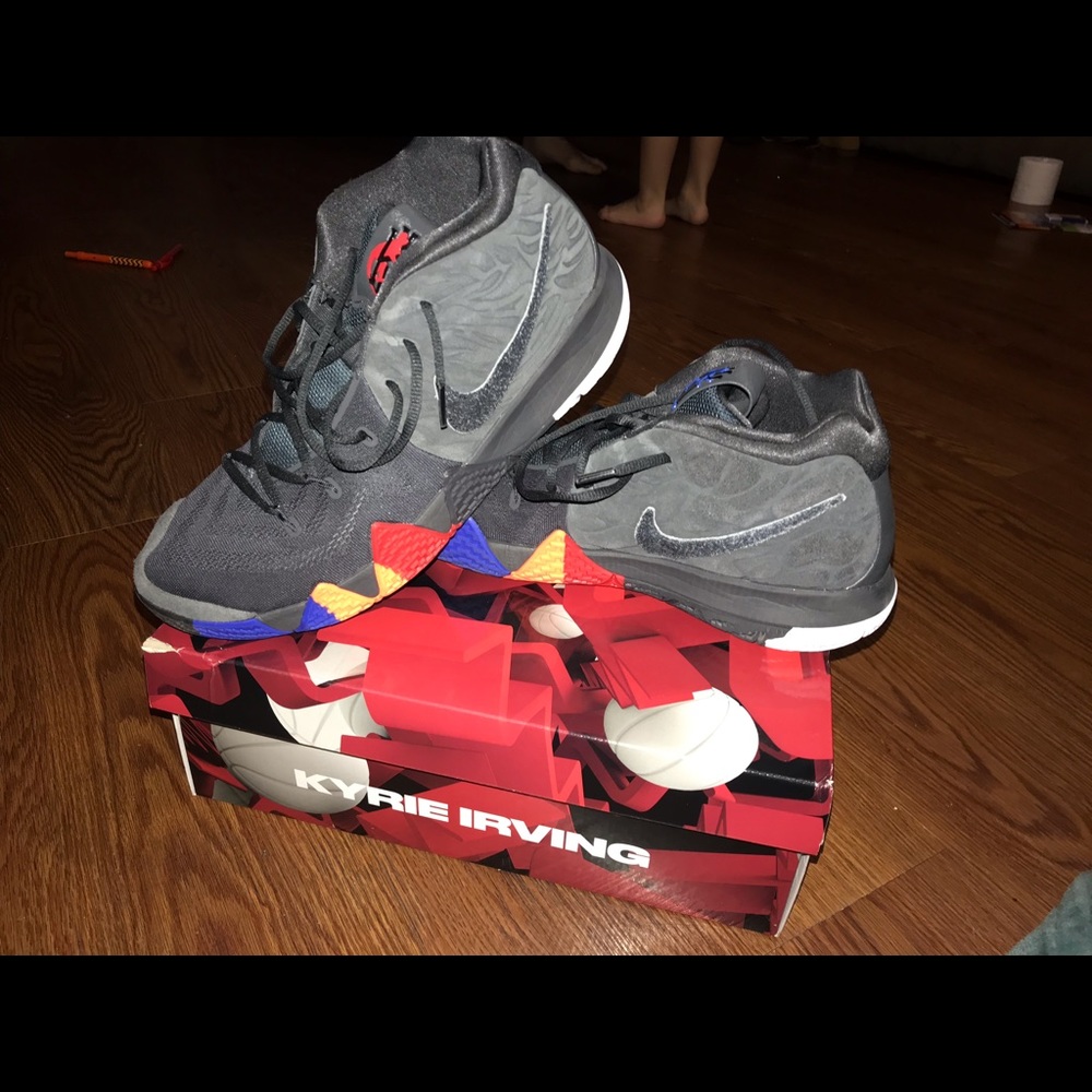 Nike Kyrie 4s